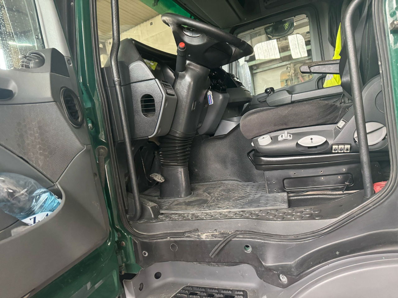 Mercedes-Benz Actros 2044 AS 4x4 tractor unit spring - eps - tipp. hydr. - Тягач: фото 4 Mercedes-Benz Actros 2044 AS 4x4 tractor unit spring - eps - tipp. hydr. - Тягач: фото 4