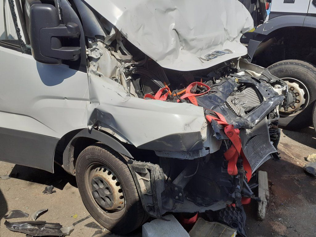 Iveco Daily 35S16 maxi Damaged - Цельнометаллический фургон: фото 3 Iveco Daily 35S16 maxi Damaged - Цельнометаллический фургон: фото 3