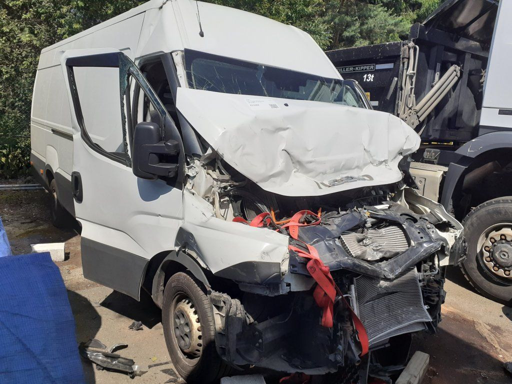 Iveco Daily 35S16 maxi Damaged - Цельнометаллический фургон: фото 1 Iveco Daily 35S16 maxi Damaged - Цельнометаллический фургон: фото 1