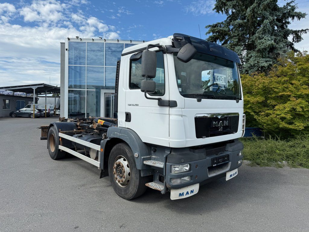 MAN TGM18.290 EURO 5 - Крюковой мультилифт: фото 2 MAN TGM18.290 EURO 5 - Крюковой мультилифт: фото 2