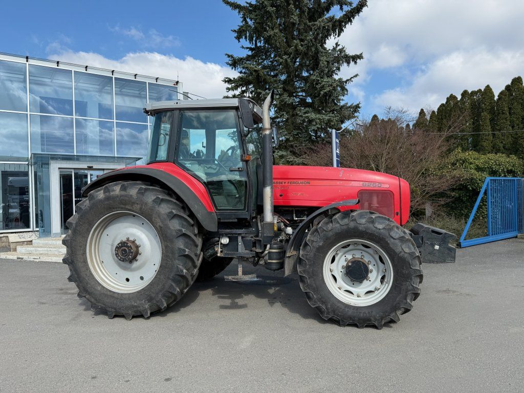 Massey Ferguson MF8260 - Трактор: фото 3 Massey Ferguson MF8260 - Трактор: фото 3