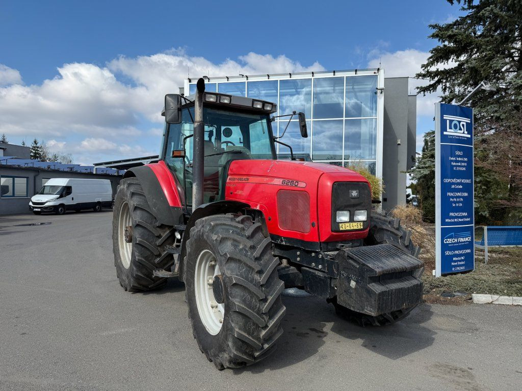 Massey Ferguson MF8260 - Трактор: фото 2 Massey Ferguson MF8260 - Трактор: фото 2