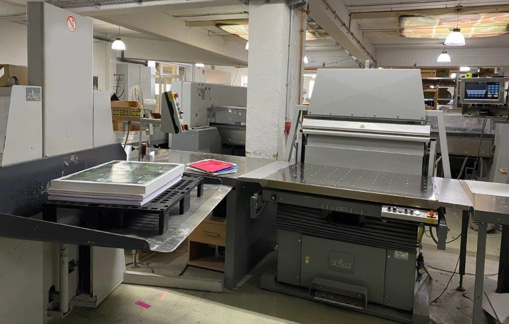 Large sized cutting system Polar 137 XT-AT with stacking lifter, automatic vibrator, scale and optional unloader - Бумагорезательная машина: фото 4 Large sized cutting system Polar 137 XT-AT with stacking lifter, automatic vibrator, scale and optional unloader - Бумагорезательная машина: фото 4