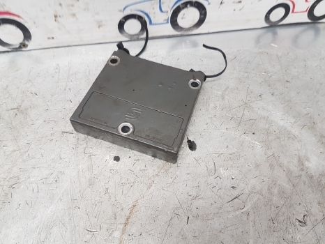 Claas Arion 640 500, 600 Axion 800 Series Spool Valve End Plate 0011361980 - Гидравлический клапан для Тракторов: фото 2 Claas Arion 640 500, 600 Axion 800 Series Spool Valve End Plate 0011361980 - Гидравлический клапан для Тракторов: фото 2