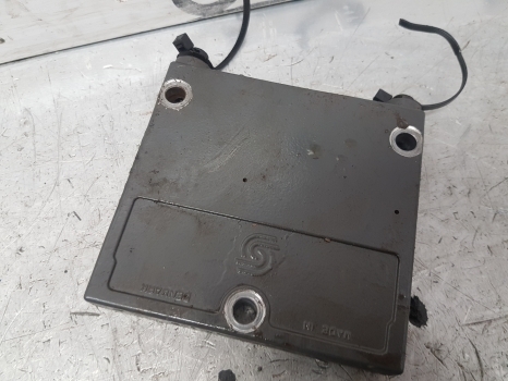Claas Arion 640 500, 600 Axion 800 Series Spool Valve End Plate 0011361980 - Гидравлический клапан для Тракторов: фото 3 Claas Arion 640 500, 600 Axion 800 Series Spool Valve End Plate 0011361980 - Гидравлический клапан для Тракторов: фото 3