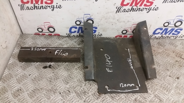 Fiat F140 Cab Interior Brackets. Please Check By Photos. - Кабина и интерьер для Тракторов: фото 1 Fiat F140 Cab Interior Brackets. Please Check By Photos. - Кабина и интерьер для Тракторов: фото 1