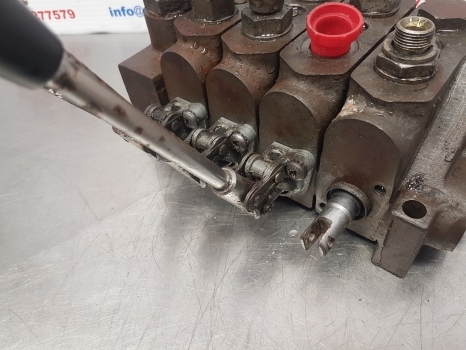 Ford New Holland Case, Massey Ferguson, Kontak Spool Valve Assy 1522, 3534 - Гидравлика: фото 5 Ford New Holland Case, Massey Ferguson, Kontak Spool Valve Assy 1522, 3534 - Гидравлика: фото 5