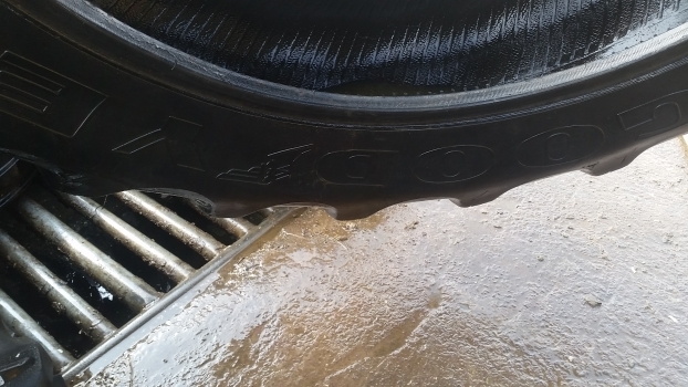 Ford Rear Tyre 16.9-38. Please Check By The Photos. - Шина для Тракторов: фото 4 Ford Rear Tyre 16.9-38. Please Check By The Photos. - Шина для Тракторов: фото 4