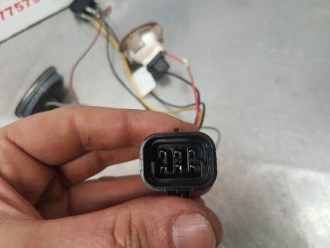 John Deere 6145r, 6r Series, Cab Interior Lights Al154760, Al205771 - Свет/ Освещение: фото 2 John Deere 6145r, 6r Series, Cab Interior Lights Al154760, Al205771 - Свет/ Освещение: фото 2