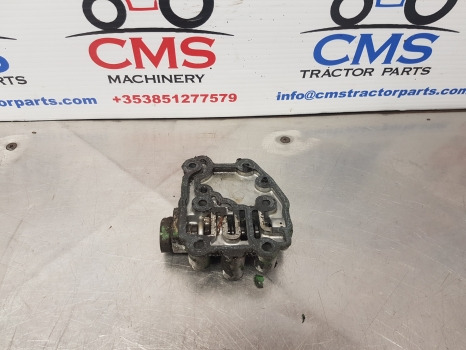 John Deere 6200, 6300, 6400, 7600, 7700 Clutch Cooling Valve Housing R109490 - Коробка передач: фото 4 John Deere 6200, 6300, 6400, 7600, 7700 Clutch Cooling Valve Housing R109490 - Коробка передач: фото 4