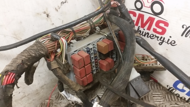 Landini Mythos Tdi 115 Cab Fuse Box Wiring Loom Set - Кабели/ Провода для Тракторов: фото 3 Landini Mythos Tdi 115 Cab Fuse Box Wiring Loom Set - Кабели/ Провода для Тракторов: фото 3
