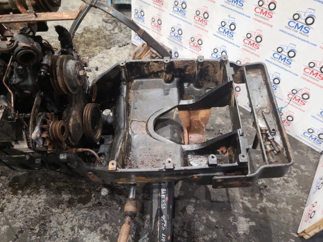 Massey Ferguson 4245, 4255, 4265 Front Axle Support Frame Bolster 3813154m91 - Подвеска: фото 1 Massey Ferguson 4245, 4255, 4265 Front Axle Support Frame Bolster 3813154m91 - Подвеска: фото 1