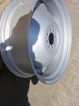 Massey Ferguson, Fordson, Ford, David Brown Rear Wheel Assembly W10x28 - Колесный диск для Тракторов: фото 4 Massey Ferguson, Fordson, Ford, David Brown Rear Wheel Assembly W10x28 - Колесный диск для Тракторов: фото 4