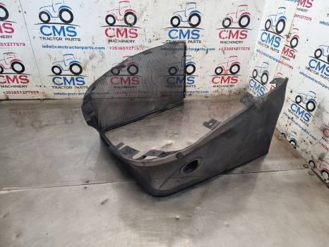 New Holland T5.120, T5 Electro Command, Radiator Grille, Grill Panel 47574398 - Решётка радиатора: фото 2 New Holland T5.120, T5 Electro Command, Radiator Grille, Grill Panel 47574398 - Решётка радиатора: фото 2