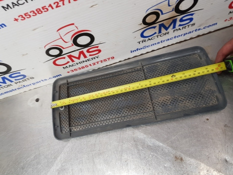 New Holland Tm150, 140, 190 Ts110, Ts115, Ts90 Speaker Grille 82016735 - Кабина и интерьер: фото 5 New Holland Tm150, 140, 190 Ts110, Ts115, Ts90 Speaker Grille 82016735 - Кабина и интерьер: фото 5