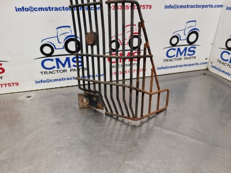 Valtra 6400, 8000, Engine Alternator Shield, Guard V33462300, V33020510 - Решётка радиатора: фото 4 Valtra 6400, 8000, Engine Alternator Shield, Guard V33462300, V33020510 - Решётка радиатора: фото 4