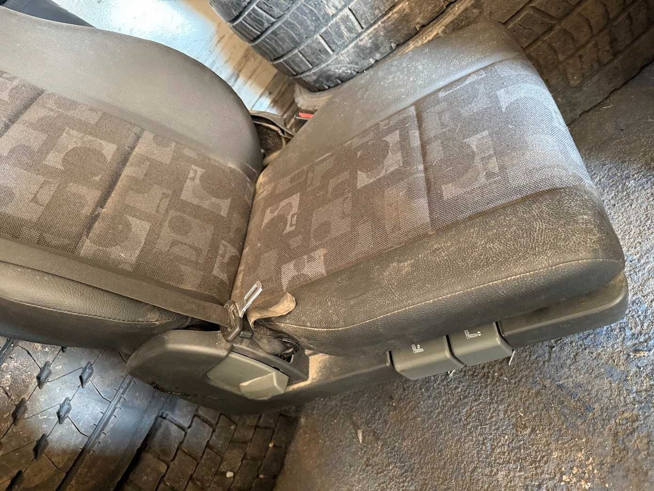 Foteli siedzenia komplet Mercedes Actros nowe - Сиденье для Грузовиков: фото 3 Foteli siedzenia komplet Mercedes Actros nowe - Сиденье для Грузовиков: фото 3