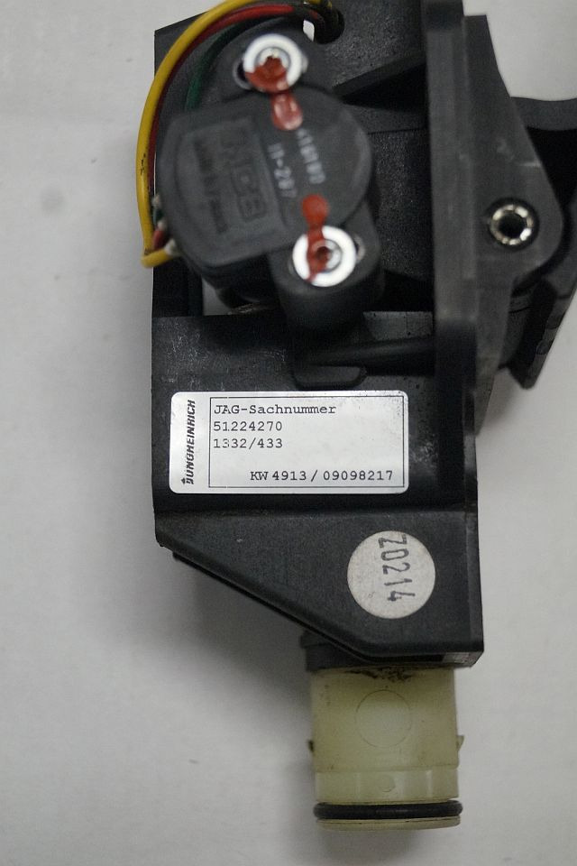 Jungheinrich 51224270 | Rij pedaal Dive pedal for double pedal use sn. 09098217 Rij pedaal Dive pedal for double pedal use sn. 09098217 - Электрическая система для Погрузочно-разгрузочной техники: фото 2 Jungheinrich 51224270 | Rij pedaal Dive pedal for double pedal use sn. 09098217 Rij pedaal Dive pedal for double pedal use sn. 09098217 - Электрическая система для Погрузочно-разгрузочной техники: фото 2
