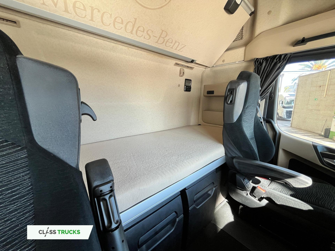 Тягач Mercedes-Benz Actros 5 1845 BigSpace: фото 9 Тягач Mercedes-Benz Actros 5 1845 BigSpace: фото 9