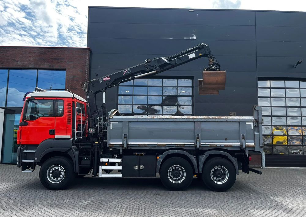 MAN TGS 26.360 /6x6 /Euro 5 /WYWROTKA TRÓJSTRONNA + ŻURAW - Самосвал: фото 4 MAN TGS 26.360 /6x6 /Euro 5 /WYWROTKA TRÓJSTRONNA + ŻURAW - Самосвал: фото 4