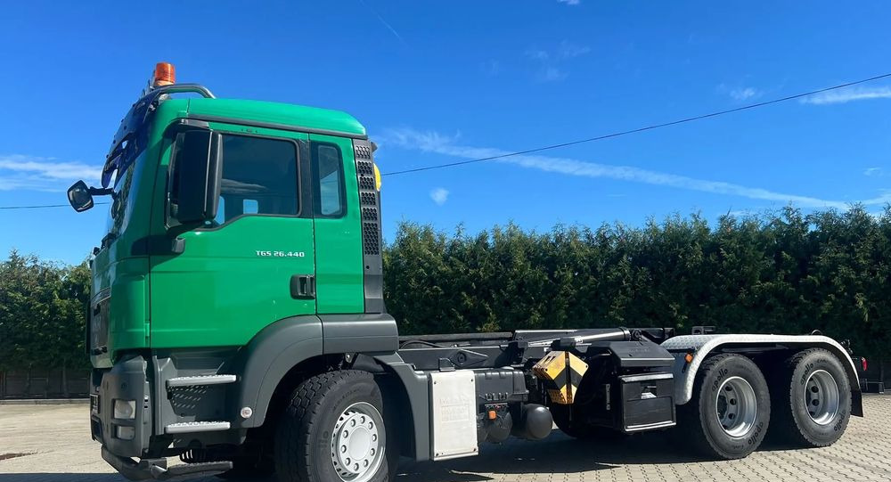 MAN TGS 26.440 | Hakowiec Meiller-Kipper | 6x4 - dwie osie napędowe | 440 KM | przód resor, tył pneumatyczne |Belka ostrzegawcza (koguty) - Крюковой мультилифт: фото 2 MAN TGS 26.440 | Hakowiec Meiller-Kipper | 6x4 - dwie osie napędowe | 440 KM | przód resor, tył pneumatyczne |Belka ostrzegawcza (koguty) - Крюковой мультилифт: фото 2