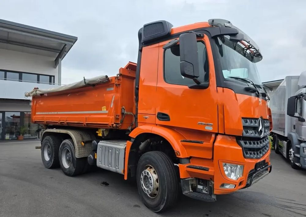 Mercedes-Benz Arocs 2645 6x4 – Wywrotka Meiller 3- stronny/ Manual / Retarder / BORDMATIK / Blatt/Blatt - Самосвал: фото 3 Mercedes-Benz Arocs 2645 6x4 – Wywrotka Meiller 3- stronny/ Manual / Retarder / BORDMATIK / Blatt/Blatt - Самосвал: фото 3