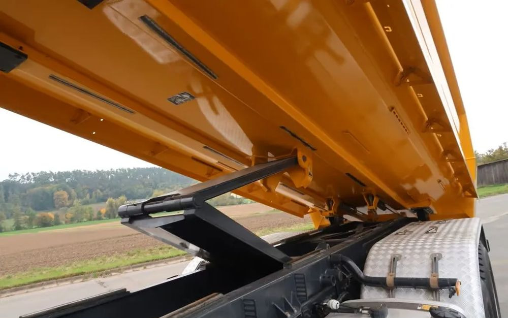 Mercedes-Benz Arocs 3251 / 8x4 / Wywrotka Meiller 3- stronna /  Euro 6d / Przebieg: 215 600 km - Самосвал: фото 5 Mercedes-Benz Arocs 3251 / 8x4 / Wywrotka Meiller 3- stronna /  Euro 6d / Przebieg: 215 600 km - Самосвал: фото 5