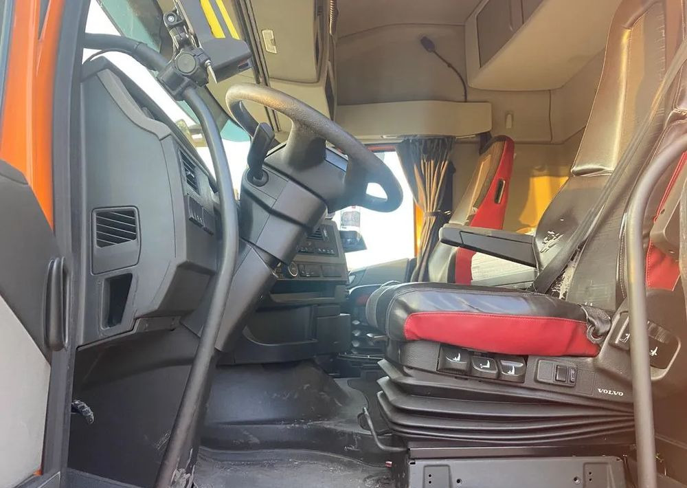 Volvo FH 460/6X4/OŚ PODNOSZONA Z NAPĘDEM/HAKOWIEC MEILLER/EURO6 - Крюковой мультилифт: фото 4 Volvo FH 460/6X4/OŚ PODNOSZONA Z NAPĘDEM/HAKOWIEC MEILLER/EURO6 - Крюковой мультилифт: фото 4