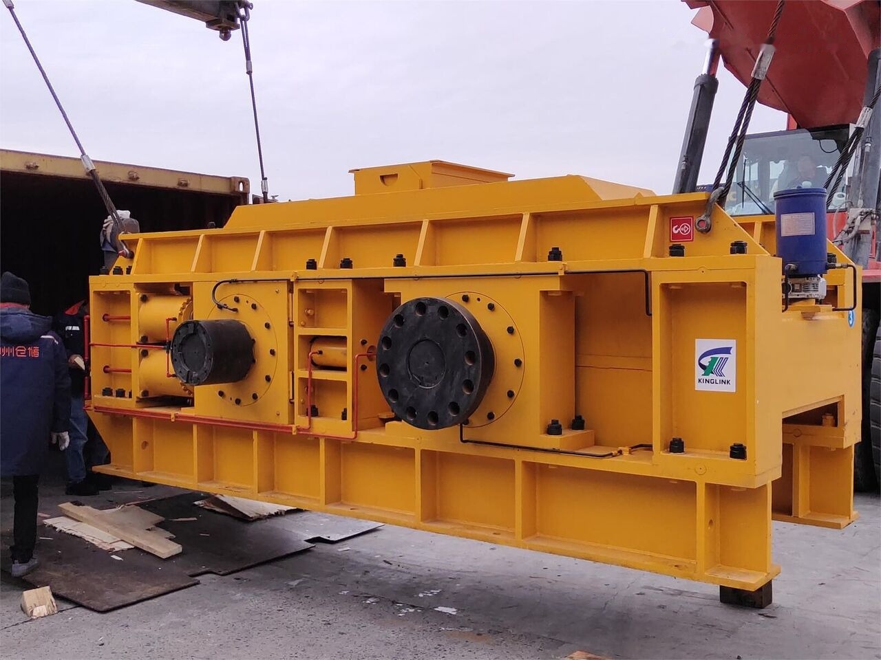 Kinglink KL2PGS1500 hydraulic roller crusher for sand making - Дробилка: фото 1 Kinglink KL2PGS1500 hydraulic roller crusher for sand making - Дробилка: фото 1