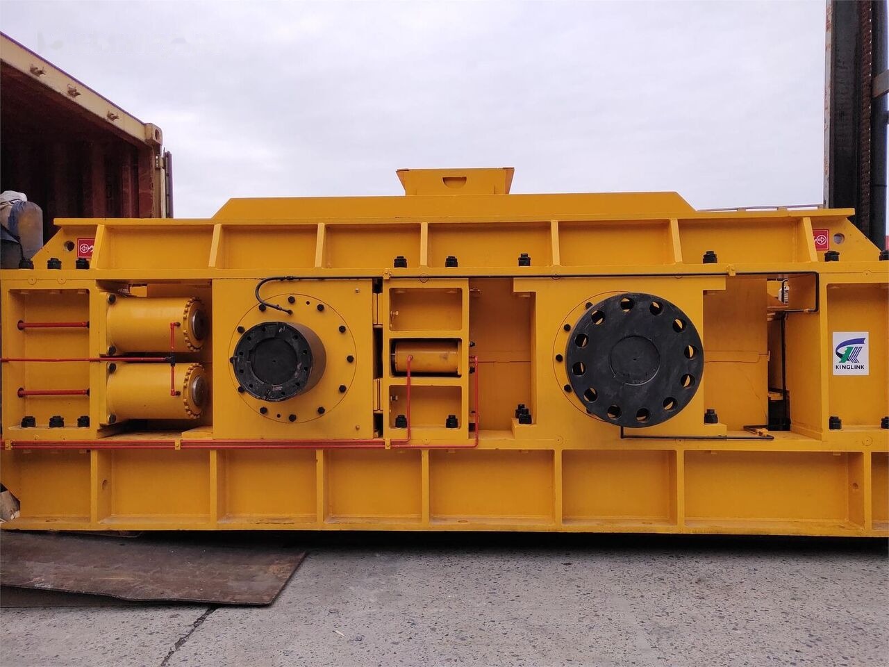 Kinglink KL2PGS1500 hydraulic roller crusher for sand making - Дробилка: фото 5 Kinglink KL2PGS1500 hydraulic roller crusher for sand making - Дробилка: фото 5