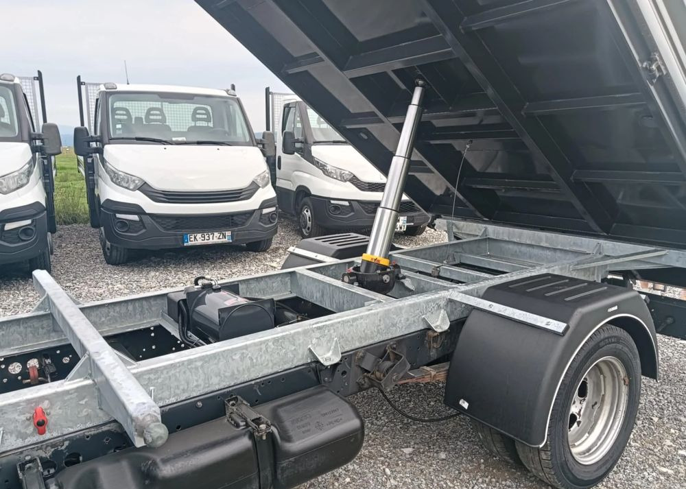 Iveco 35C13, 35C12, 35C14, 35C15 - Малотоннажный самосвал: фото 2 Iveco 35C13, 35C12, 35C14, 35C15 - Малотоннажный самосвал: фото 2