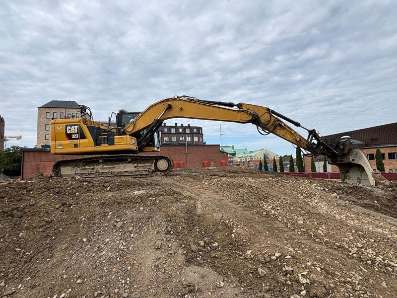 Caterpillar 323 - Гусеничный экскаватор: фото 3 Caterpillar 323 - Гусеничный экскаватор: фото 3