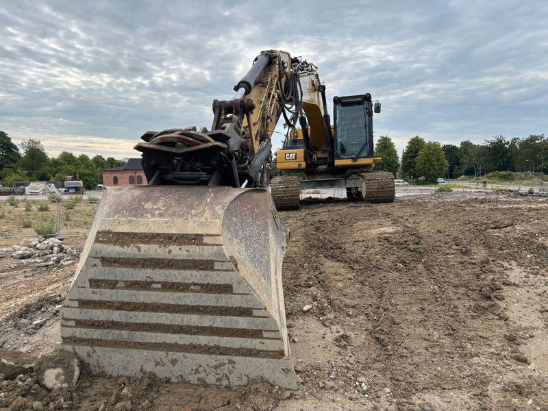 Caterpillar 323 - Гусеничный экскаватор: фото 2 Caterpillar 323 - Гусеничный экскаватор: фото 2