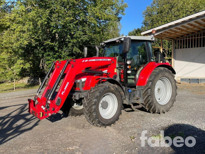 Massey Ferguson 5713 S - Трактор: фото 1 Massey Ferguson 5713 S - Трактор: фото 1