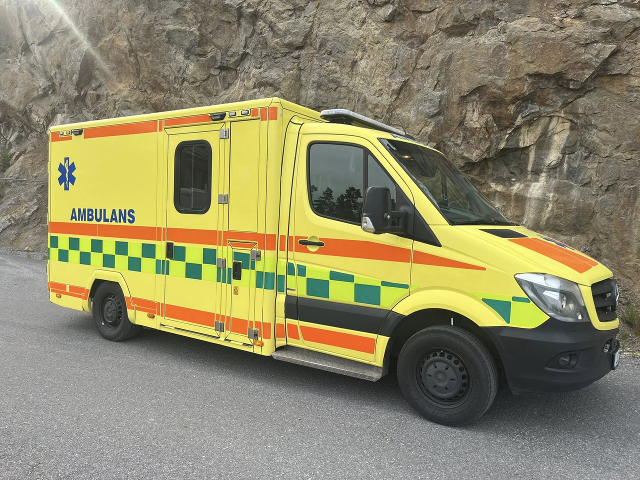 MERCEDES-BENZ Sprinter 319 - AMBULANCE - RESERVERAD !! - Машина скорой помощи: фото 4 MERCEDES-BENZ Sprinter 319 - AMBULANCE - RESERVERAD !! - Машина скорой помощи: фото 4