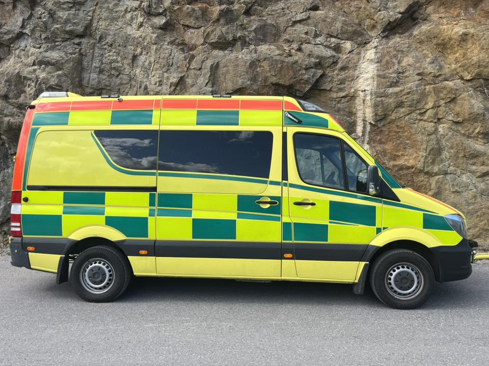 Mercedes-Benz Sprinter 319 - AMBULANCE - RESERVERAD !! - Машина скорой помощи: фото 4 Mercedes-Benz Sprinter 319 - AMBULANCE - RESERVERAD !! - Машина скорой помощи: фото 4