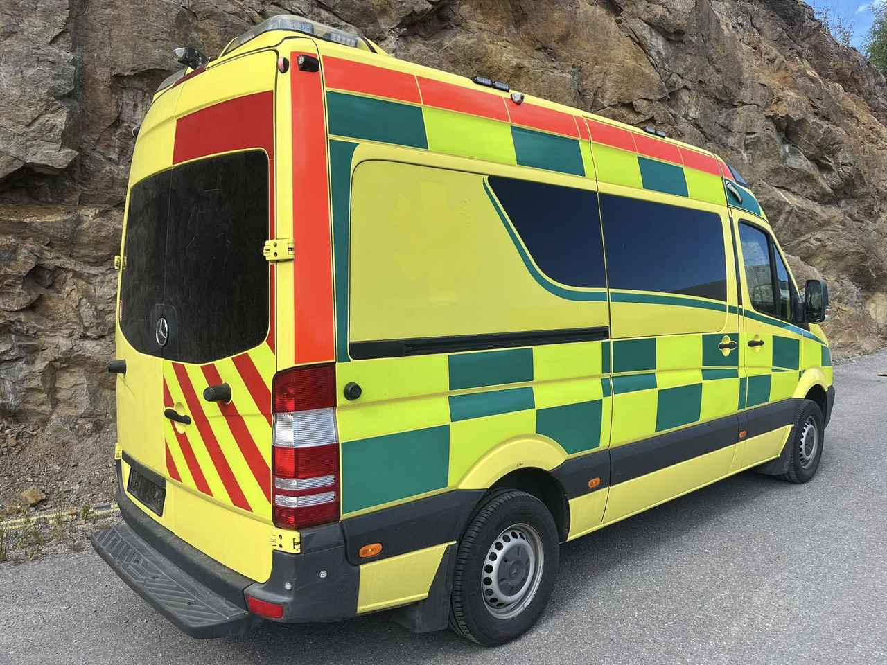 Mercedes-Benz Sprinter 319 - AMBULANCE - RESERVERAD !! - Машина скорой помощи: фото 3 Mercedes-Benz Sprinter 319 - AMBULANCE - RESERVERAD !! - Машина скорой помощи: фото 3