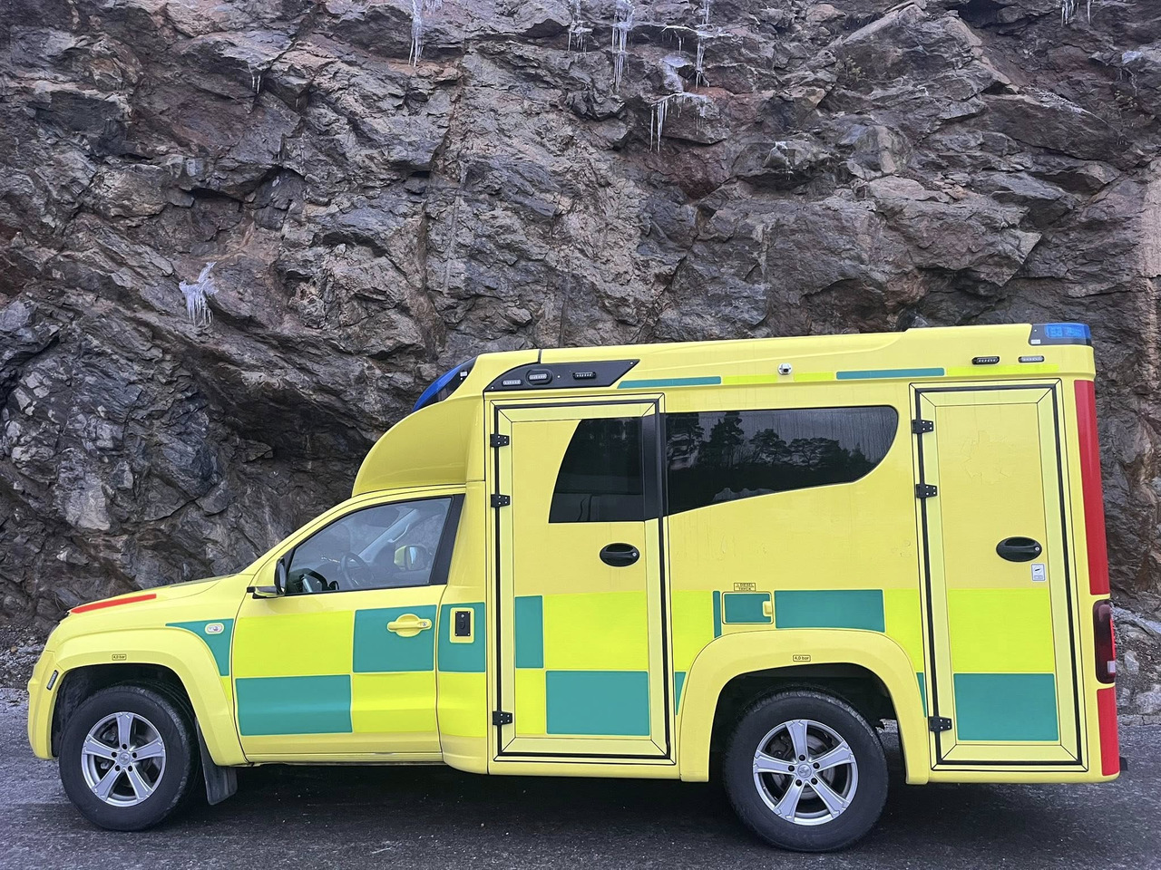 VOLKSWAGEN Amarok 4motion - Машина скорой помощи: фото 5 VOLKSWAGEN Amarok 4motion - Машина скорой помощи: фото 5