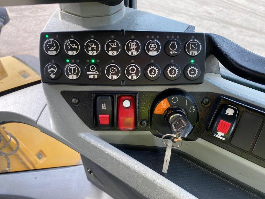 Колёсный погрузчик CAT 938 M (Bucket + Forks): фото 13