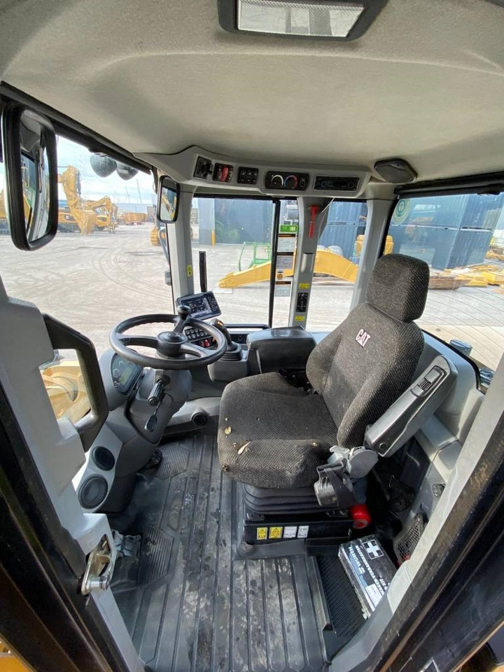 Колёсный погрузчик CAT 938 M (Bucket + Forks): фото 12