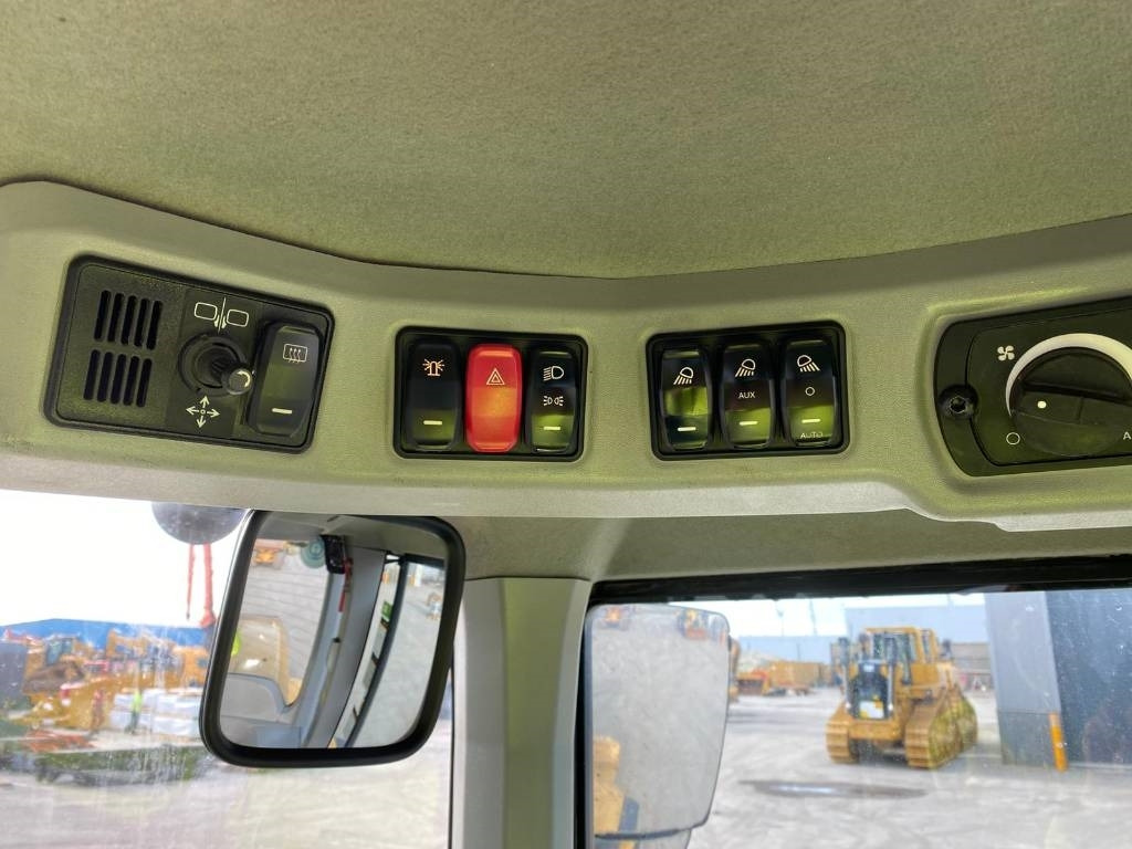 Колёсный погрузчик CAT 938 M (Bucket + Forks): фото 15