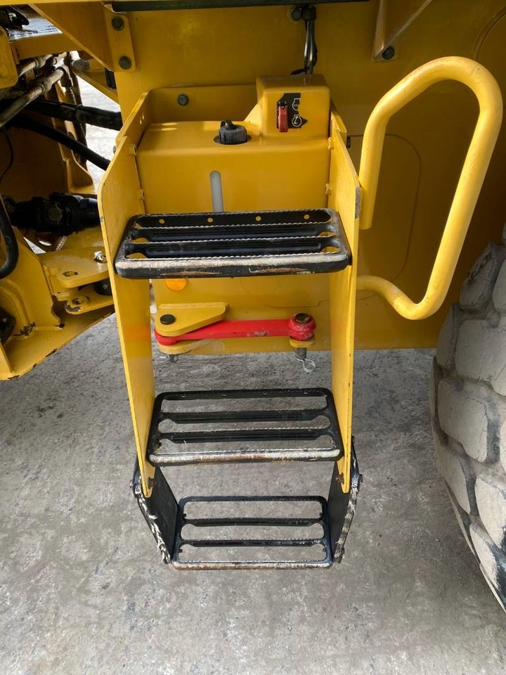 Колёсный погрузчик CAT 938 M (Bucket + Forks): фото 29