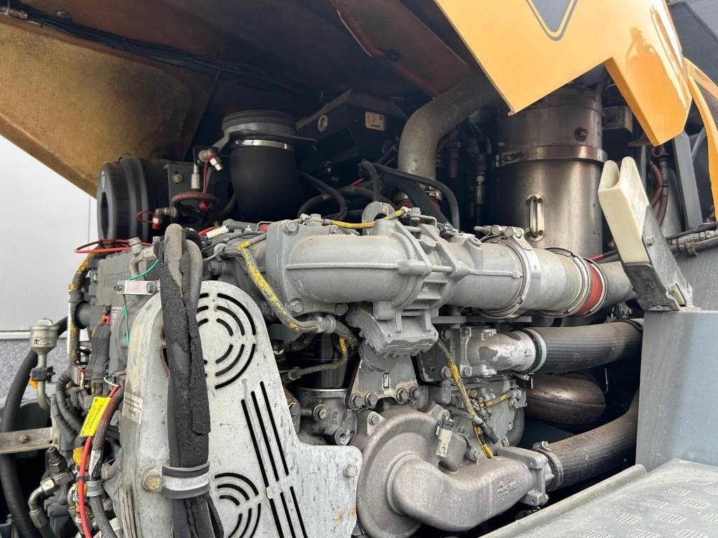 Колёсный погрузчик Liebherr L 550 (Comes with High-tip - Mit Hochkipper): фото 23 Колёсный погрузчик Liebherr L 550 (Comes with High-tip - Mit Hochkipper): фото 23