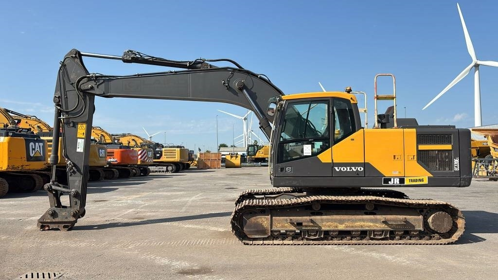 Volvo EC 220 EL (new undercarriage/comes with bucket) - Гусеничный экскаватор: фото 1 Volvo EC 220 EL (new undercarriage/comes with bucket) - Гусеничный экскаватор: фото 1