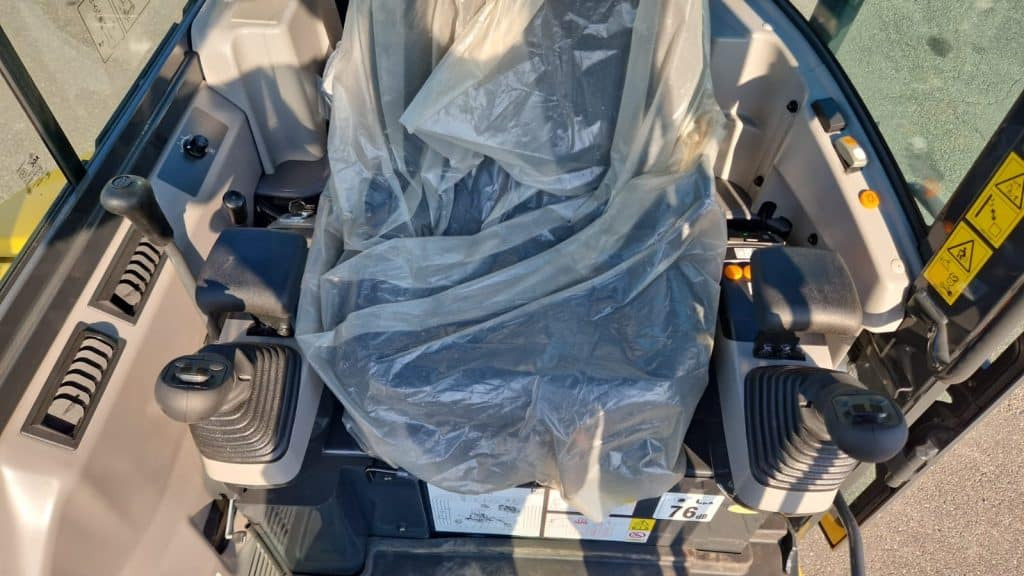 Мини-экскаватор Komatsu PC24 MR-5: фото 10 Мини-экскаватор Komatsu PC24 MR-5: фото 10