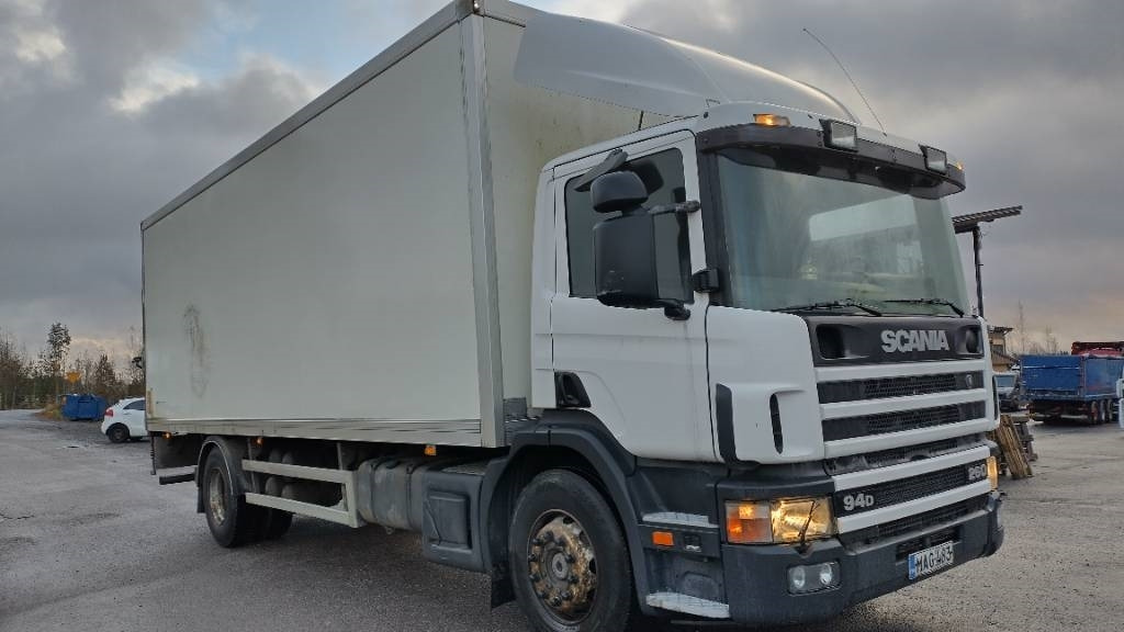 Scania P94 kokosivuaukeva kori+pl-nostin - Грузовик с закрытым кузовом: фото 2 Scania P94 kokosivuaukeva kori+pl-nostin - Грузовик с закрытым кузовом: фото 2
