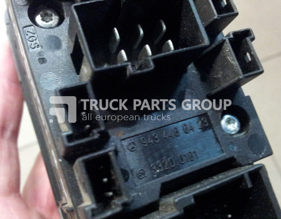 MERCEDES-BENZ Actros MP2, MP3, EURO3, EURO5, ECTS. F switch panel, Hazard warn dashboard - Приборная панель для Грузовиков: фото 2 MERCEDES-BENZ Actros MP2, MP3, EURO3, EURO5, ECTS. F switch panel, Hazard warn dashboard - Приборная панель для Грузовиков: фото 2