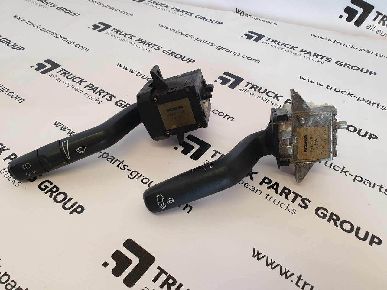 SCANIA SCANIA EURO3, P, G, R, T series indicator lights switch 1542529, 1422111, understeering switch, wipers – direction indicator, lamp, wiper lever, windscreen wiper, multi – function lever; retarder leve - Кабина и интерьер для Грузовиков: фото 1 SCANIA SCANIA EURO3, P, G, R, T series indicator lights switch 1542529, 1422111, understeering switch, wipers – direction indicator, lamp, wiper lever, windscreen wiper, multi – function lever; retarder leve - Кабина и интерьер для Грузовиков: фото 1