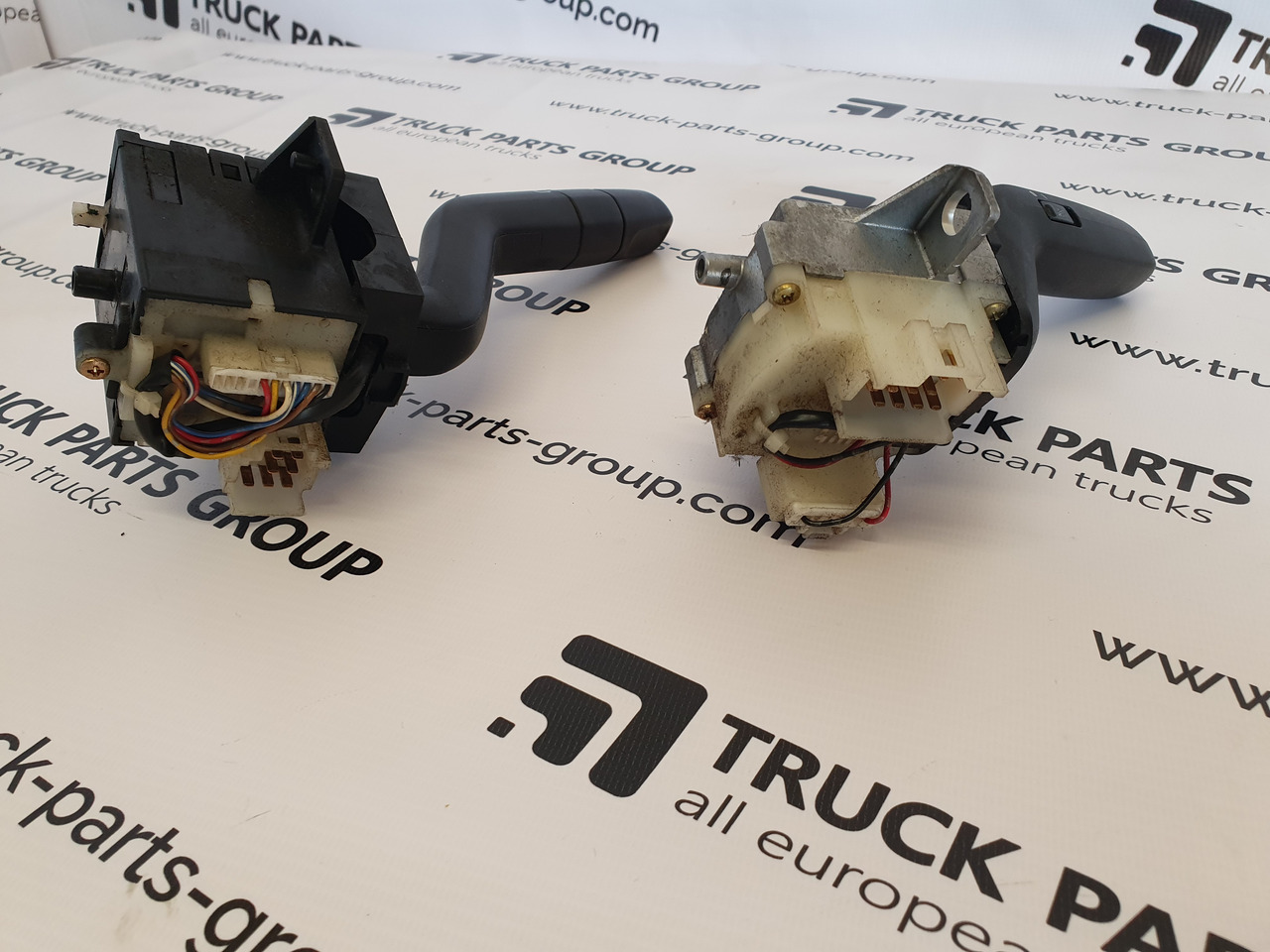 SCANIA SCANIA EURO3, P, G, R, T series indicator lights switch 1542529, 1422111, understeering switch, wipers – direction indicator, lamp, wiper lever, windscreen wiper, multi – function lever; retarder leve - Кабина и интерьер для Грузовиков: фото 3 SCANIA SCANIA EURO3, P, G, R, T series indicator lights switch 1542529, 1422111, understeering switch, wipers – direction indicator, lamp, wiper lever, windscreen wiper, multi – function lever; retarder leve - Кабина и интерьер для Грузовиков: фото 3