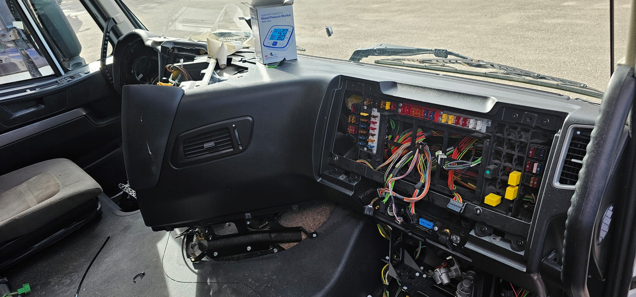 IVECO IVECO STRALIS EURO6 HI-WAY instrument panel kit from UK to EU, full set dashboard, remake set change driver position - Запчасти для Грузовиков: фото 2 IVECO IVECO STRALIS EURO6 HI-WAY instrument panel kit from UK to EU, full set dashboard, remake set change driver position - Запчасти для Грузовиков: фото 2